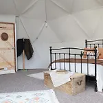 Luxury Dome With Private Wood-Fired Hot Tub